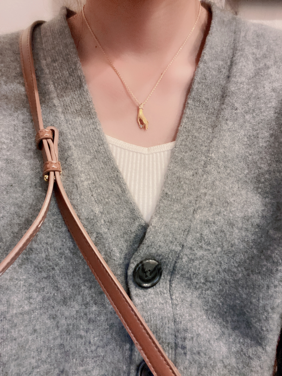 卡蕾拉纤纤玉手 最近购入这款卡雷拉项链!