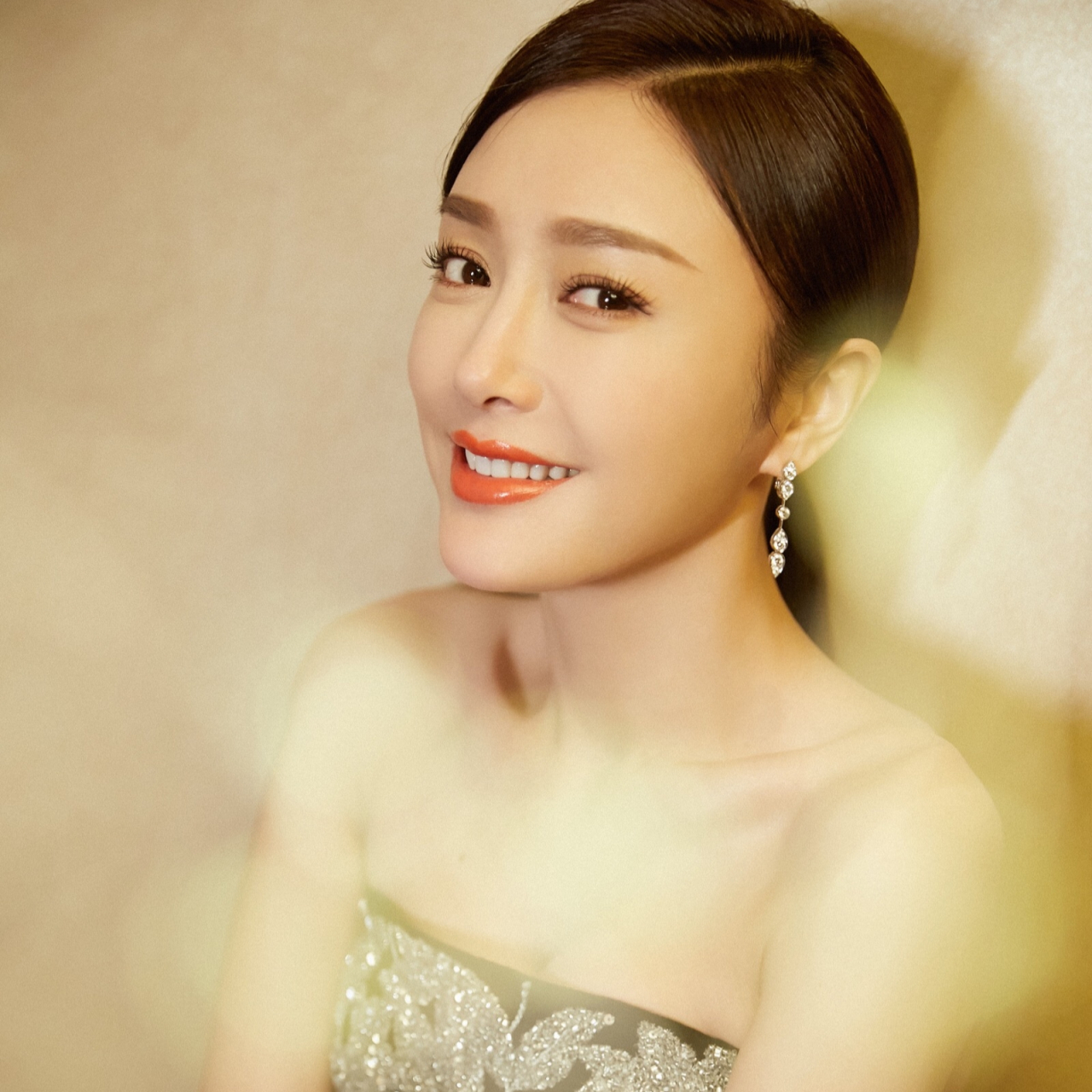 秦岚也太美了吧,最近花儿与少年5热播,姐姐因拍戏导致嗓子不舒服,"
