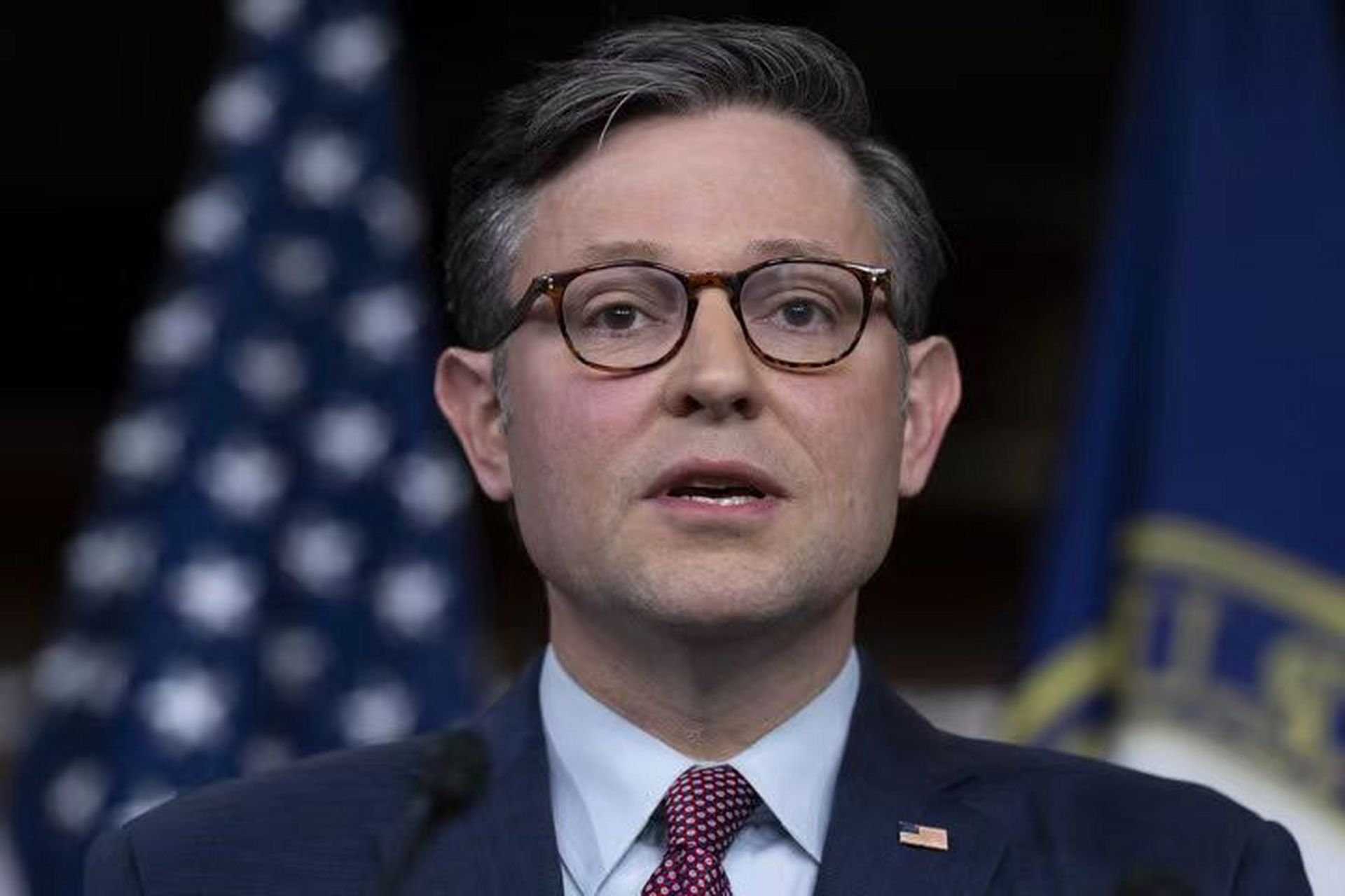 出身川普派的美国众议院议长迈克-约翰逊表示,众议院正在接近弹劾现任