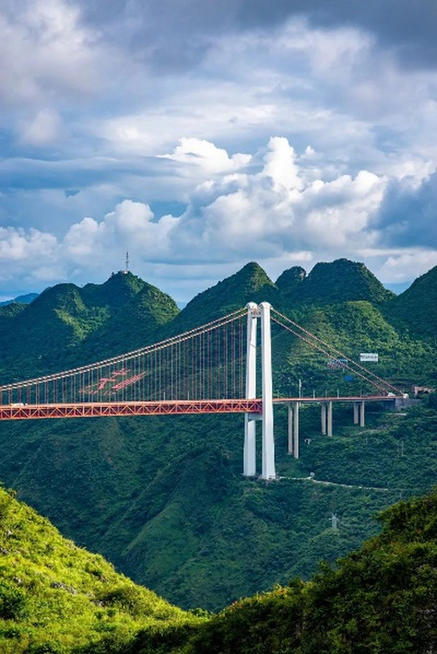 世界第一高桥在贵州#世界第一高桥#  花江峡谷大桥是一座单跨钢桁梁