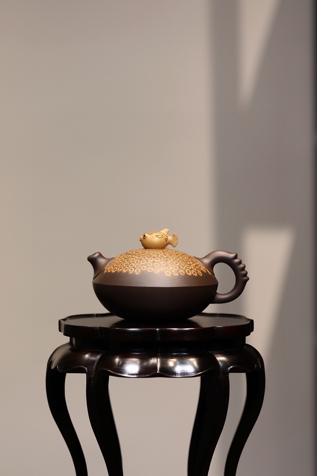 宜兴紫砂壶袁志敏全手工鱼乐壶绞泥250cc