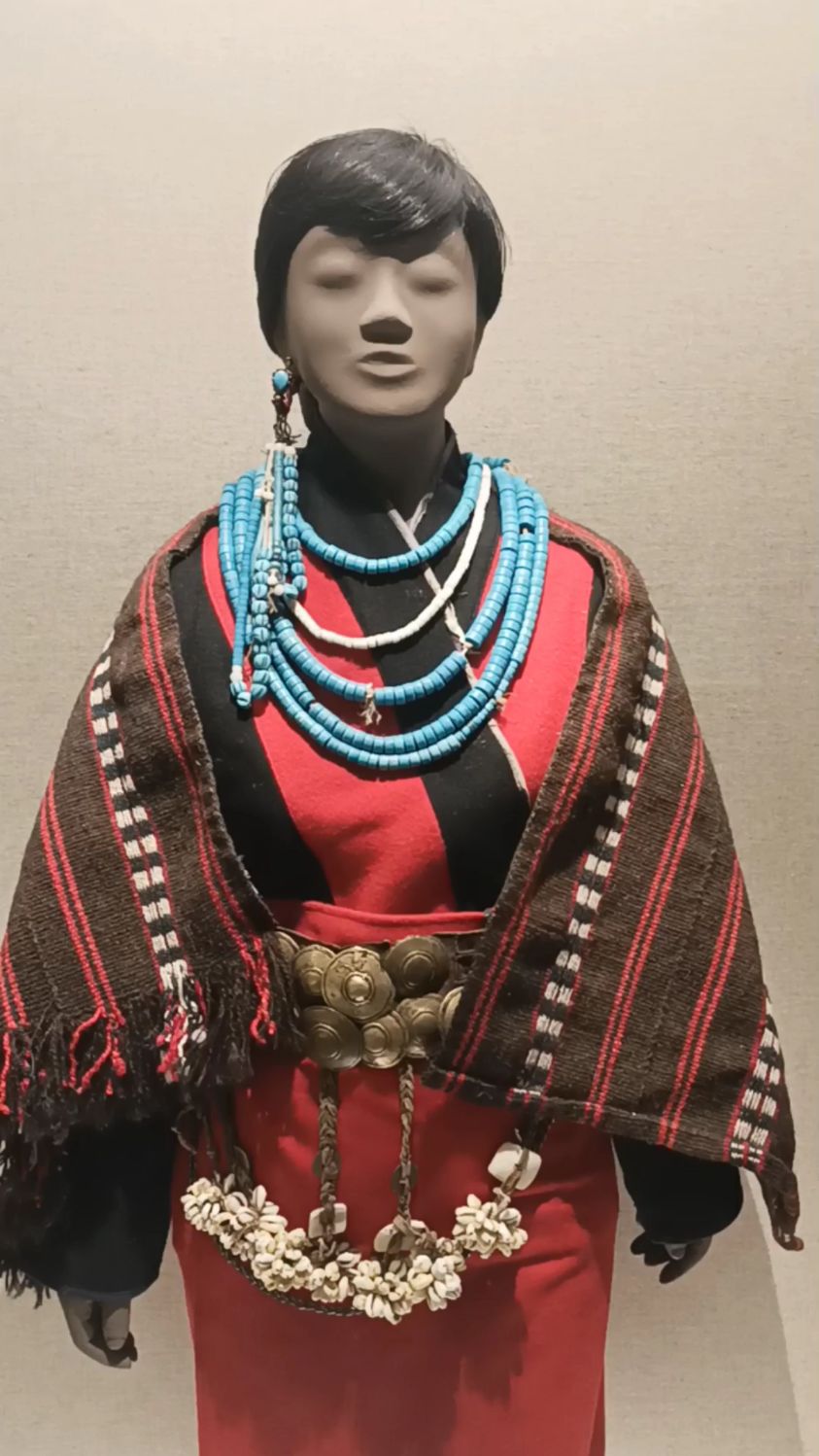 西藏珞巴族传统女装