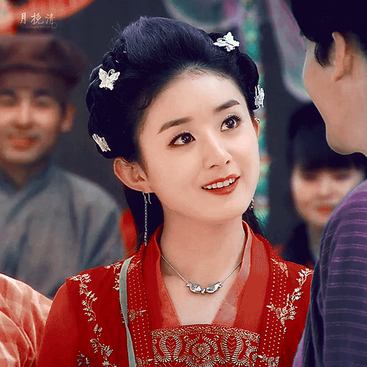 赵丽颖饰演的红绫,是《追鱼传奇》中的女主角,红绫机灵可爱,本想幻化