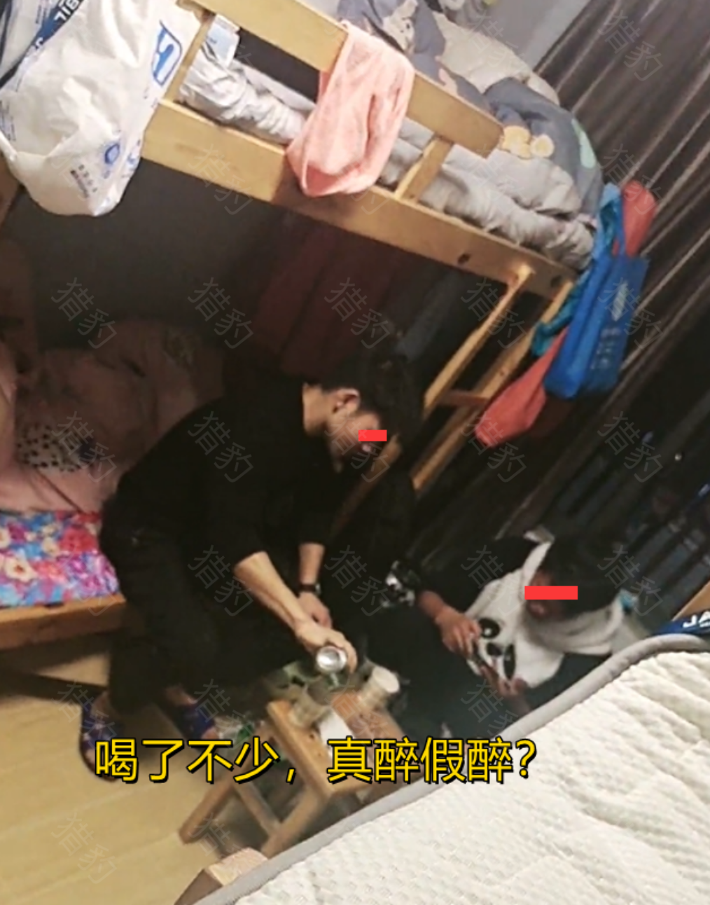 河南2名男子追姑娘,深夜在女宿舍买醉,室友:没好意思让他们走