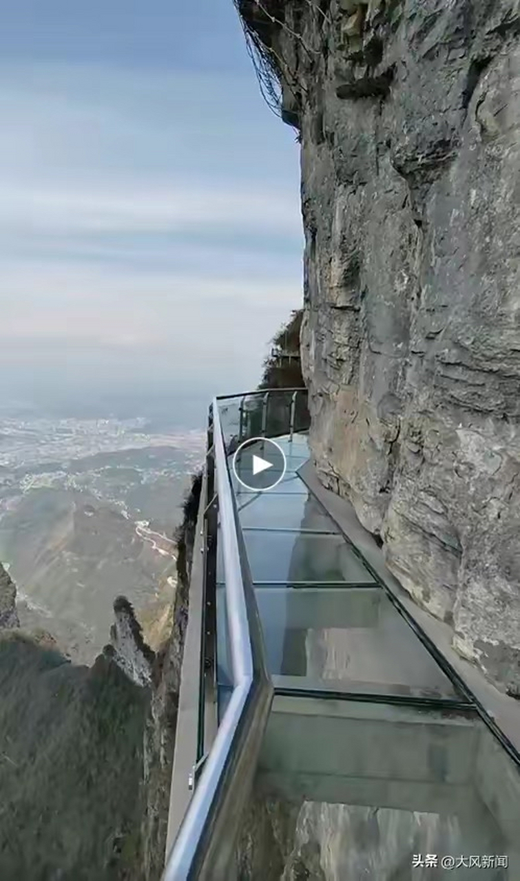 张家界天门山景区玻璃栈道跳崖的四名游客,跳崖前都服了药,留下遗书