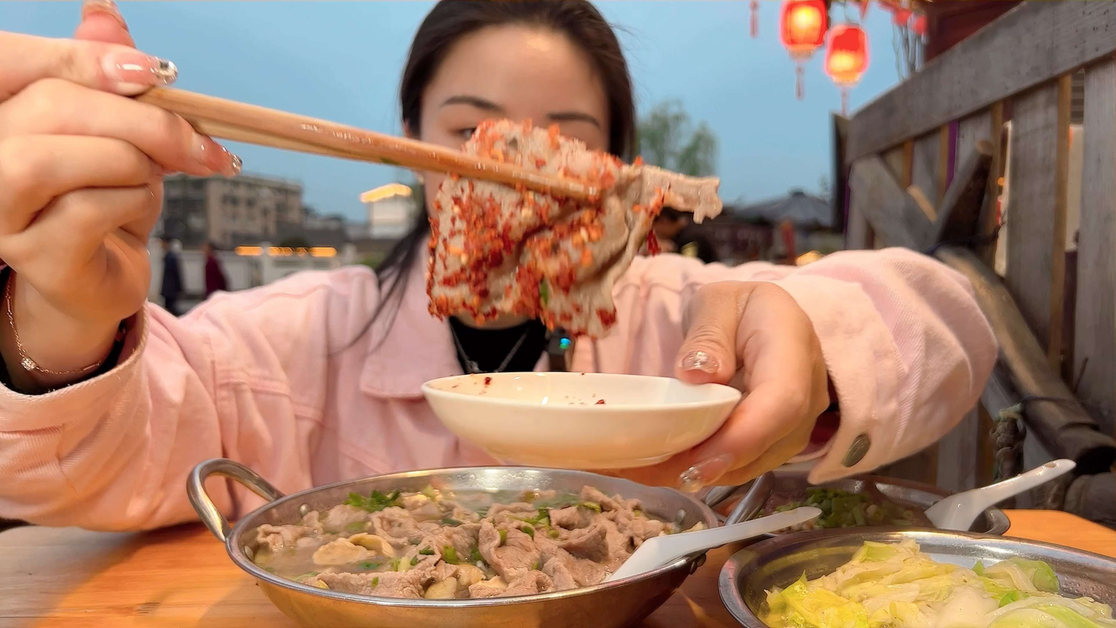 不远千里来乐山吃翘脚牛肉～真香!