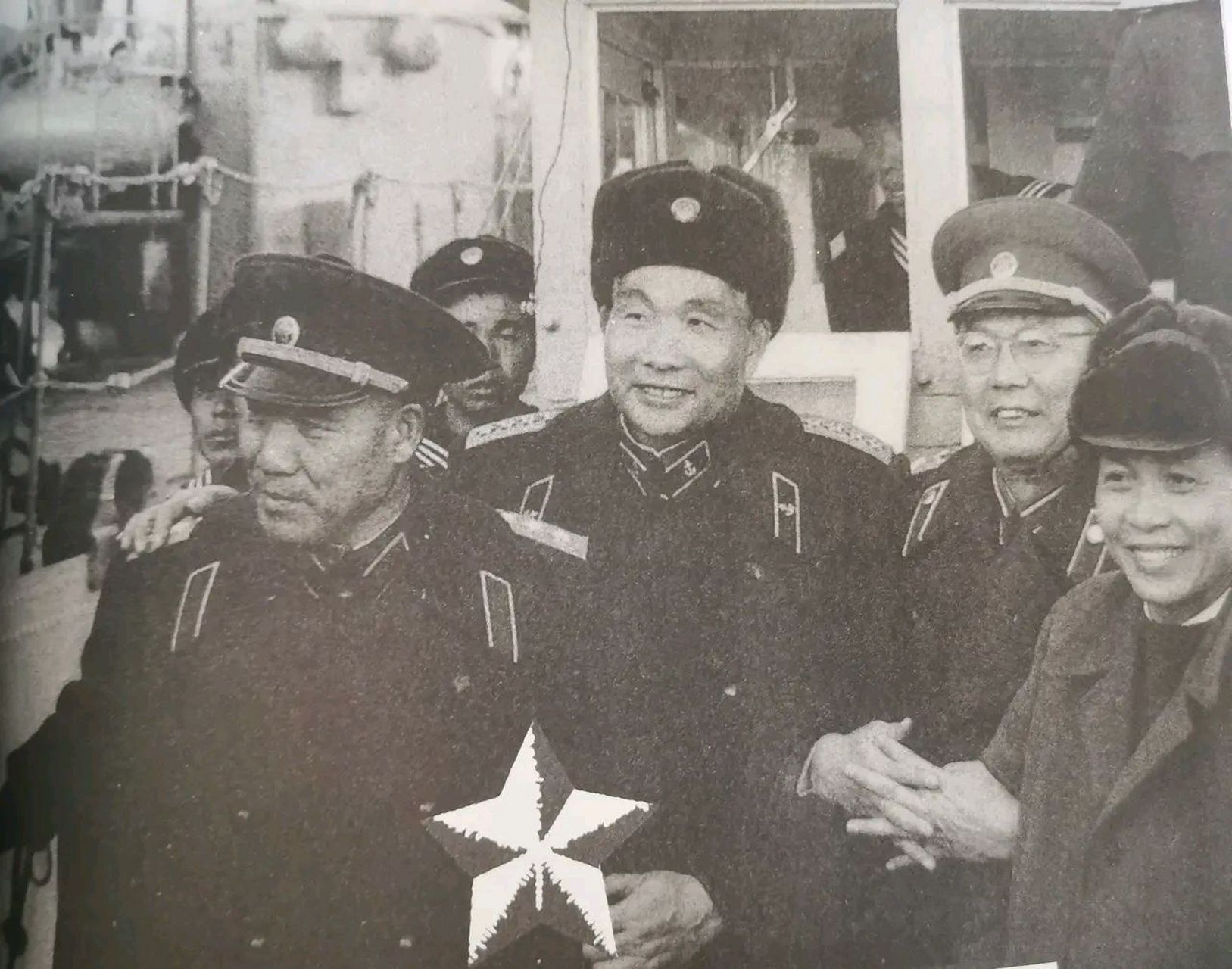 一位元帅,大将,和上将,军迷朋友们,您能认出来他们都是谁吗?