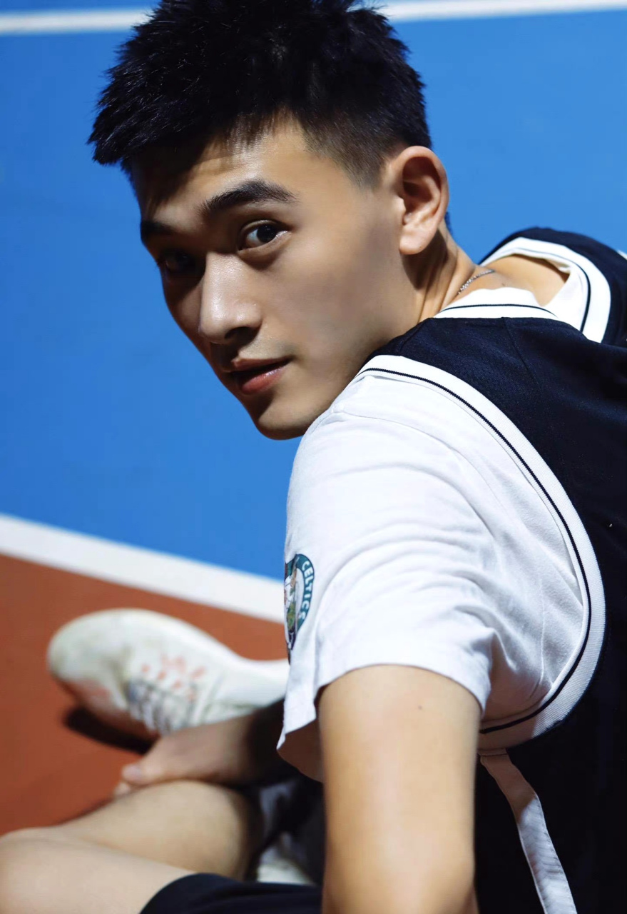 清爽阳光男生,今晚篮球场上见#篮球# #帅哥