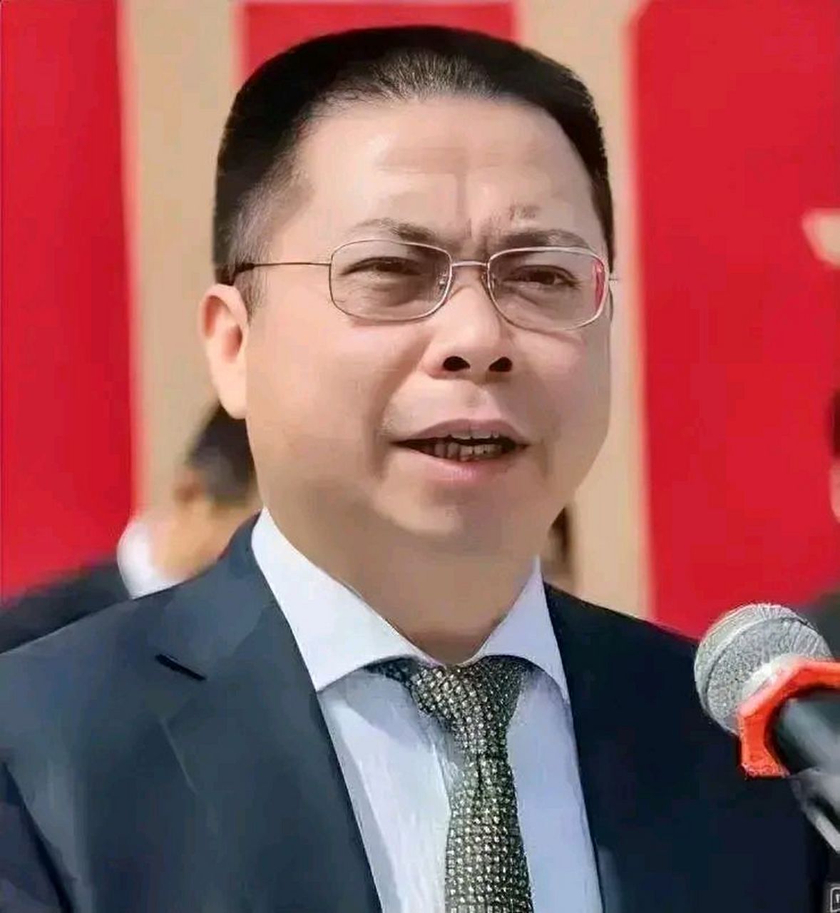 再次强烈坚决支持姚振华!