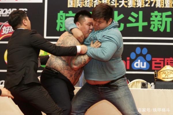 东方巨兽敖日格勒实力强悍,仅用30秒ko野兽鲍勃,比拳王泰拳还凶