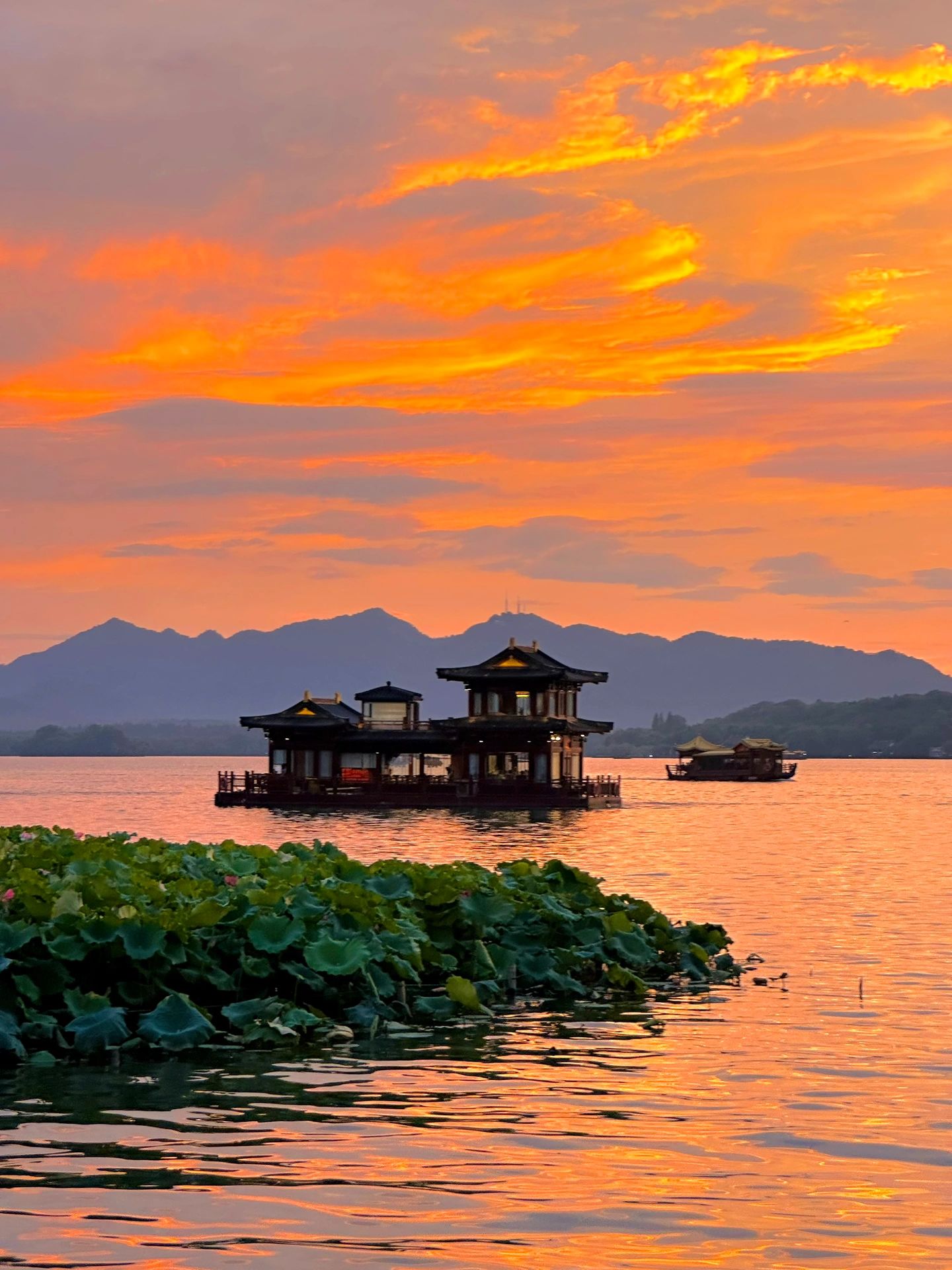 西湖晚霞美景,唯美的画卷