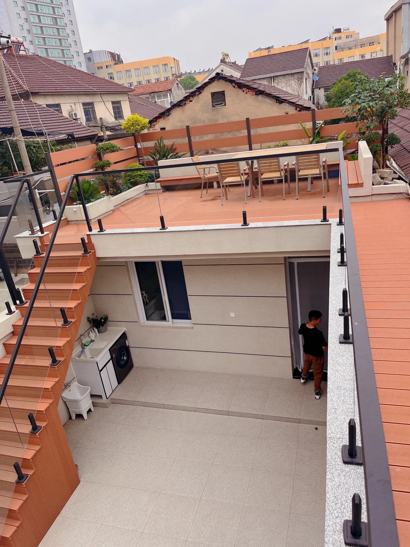 了60万买了一个老破小自建房,只因拥有一个可以和朋友撸串喝酒的楼台