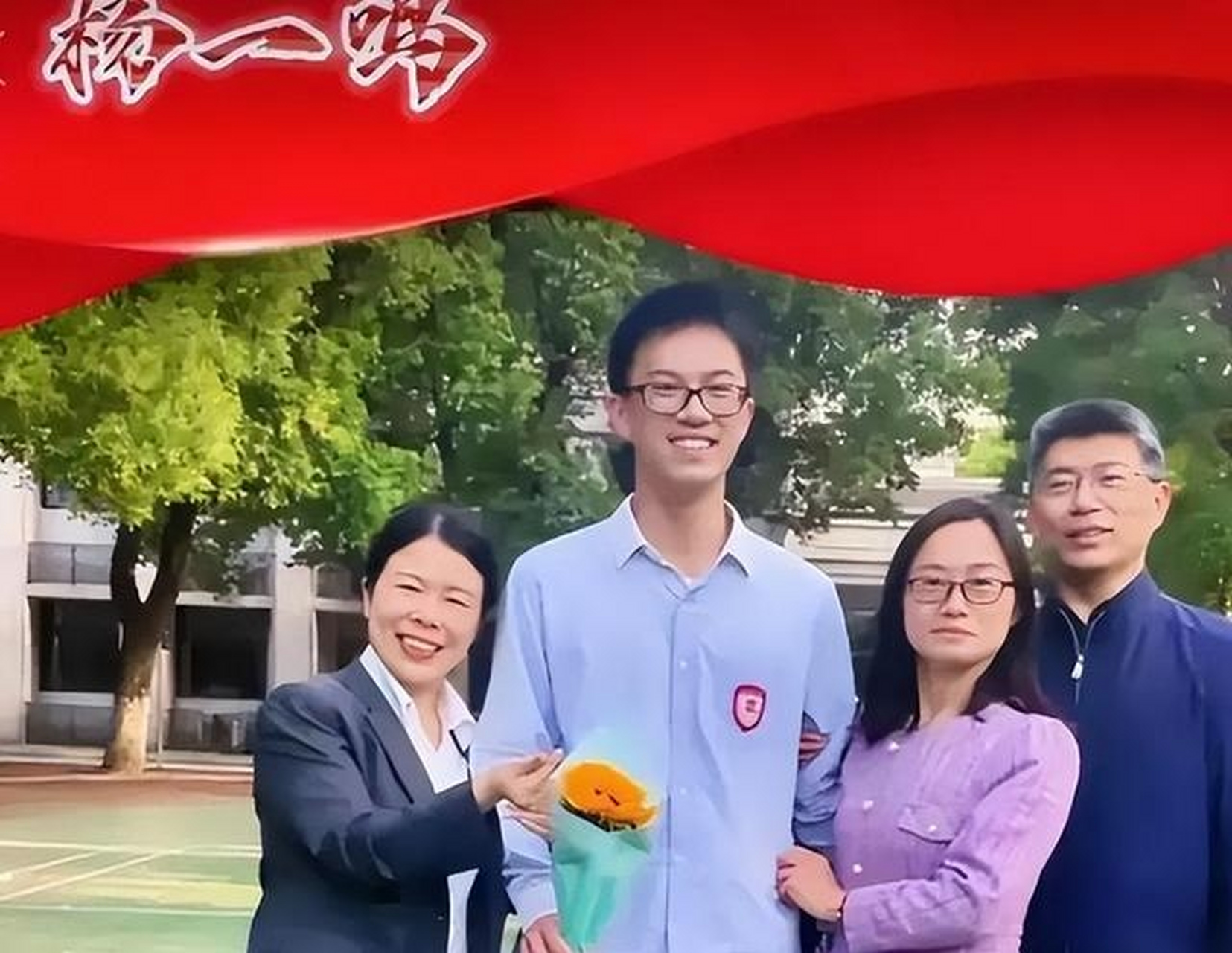 2023年全国高考状元公布,江西的杨一鸣拨得头筹,很朝气蓬勃的一个