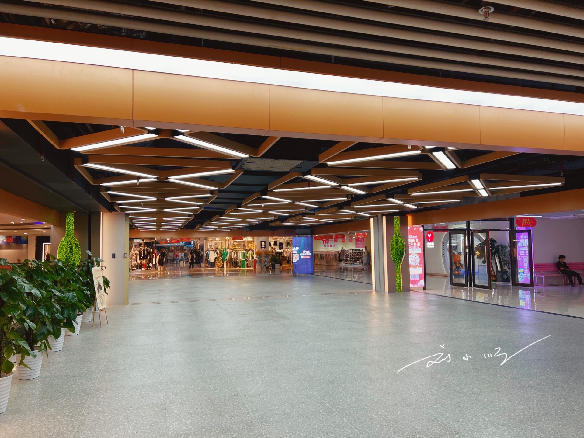 广州市越秀区"尴尬"的地下商场,曾经很热闹,如今却没什么人气