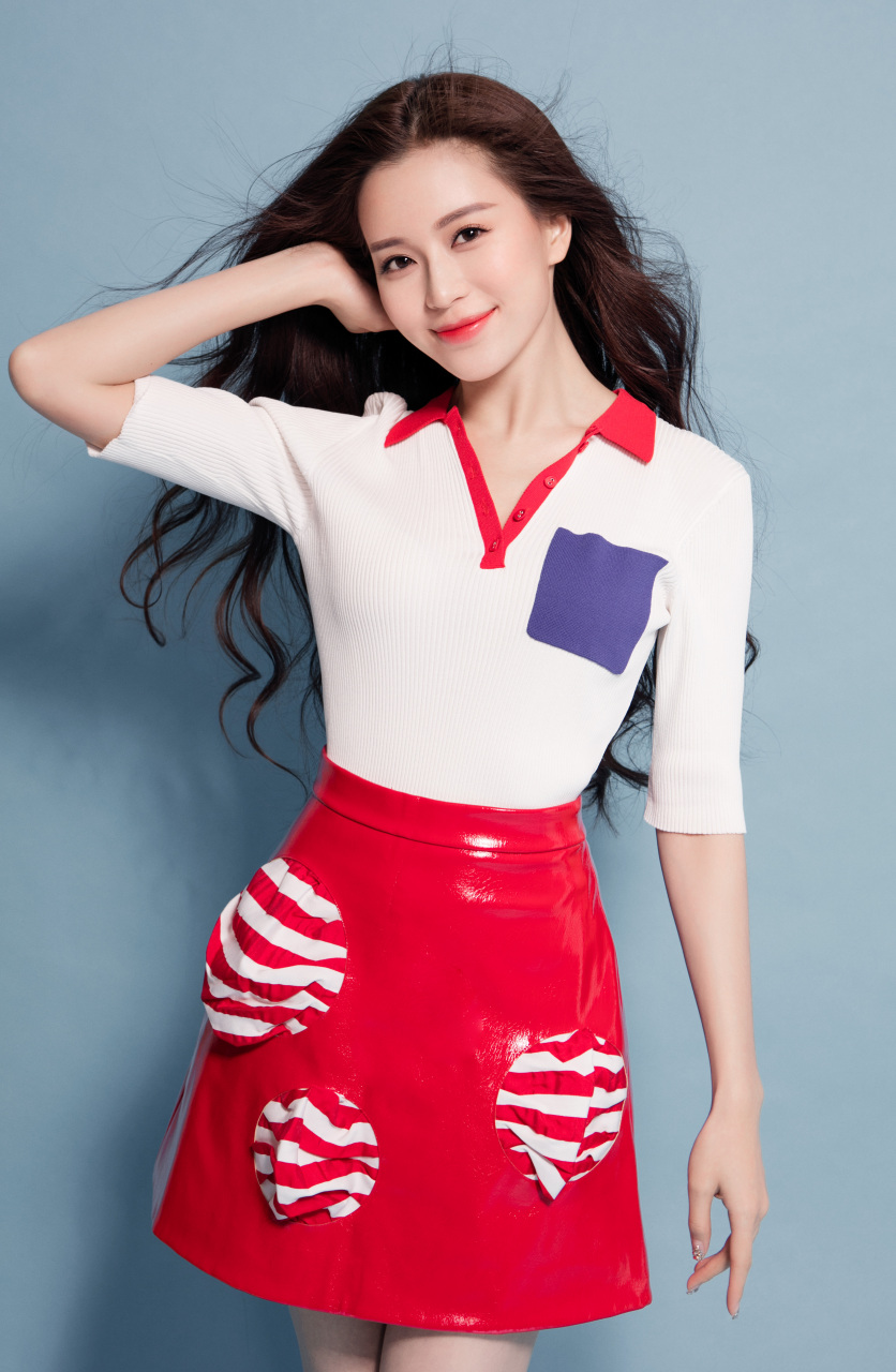 温心,时尚生活美照片;2009年,温心参加世界亚裔小姐中国区总决赛,获