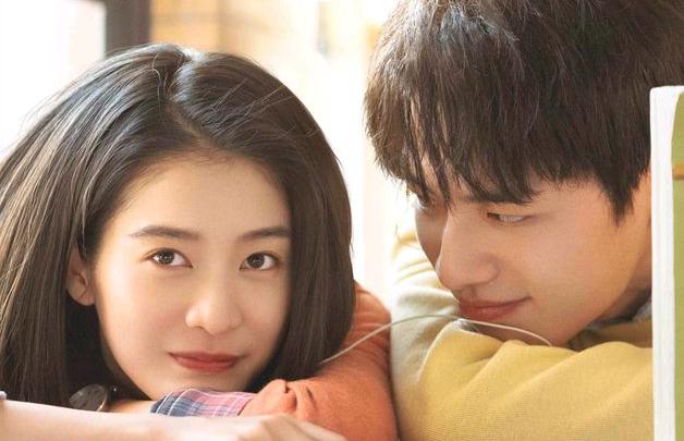 童星张雪迎被曝新恋情,与男友辛云来同居,两人因戏生情互动甜蜜