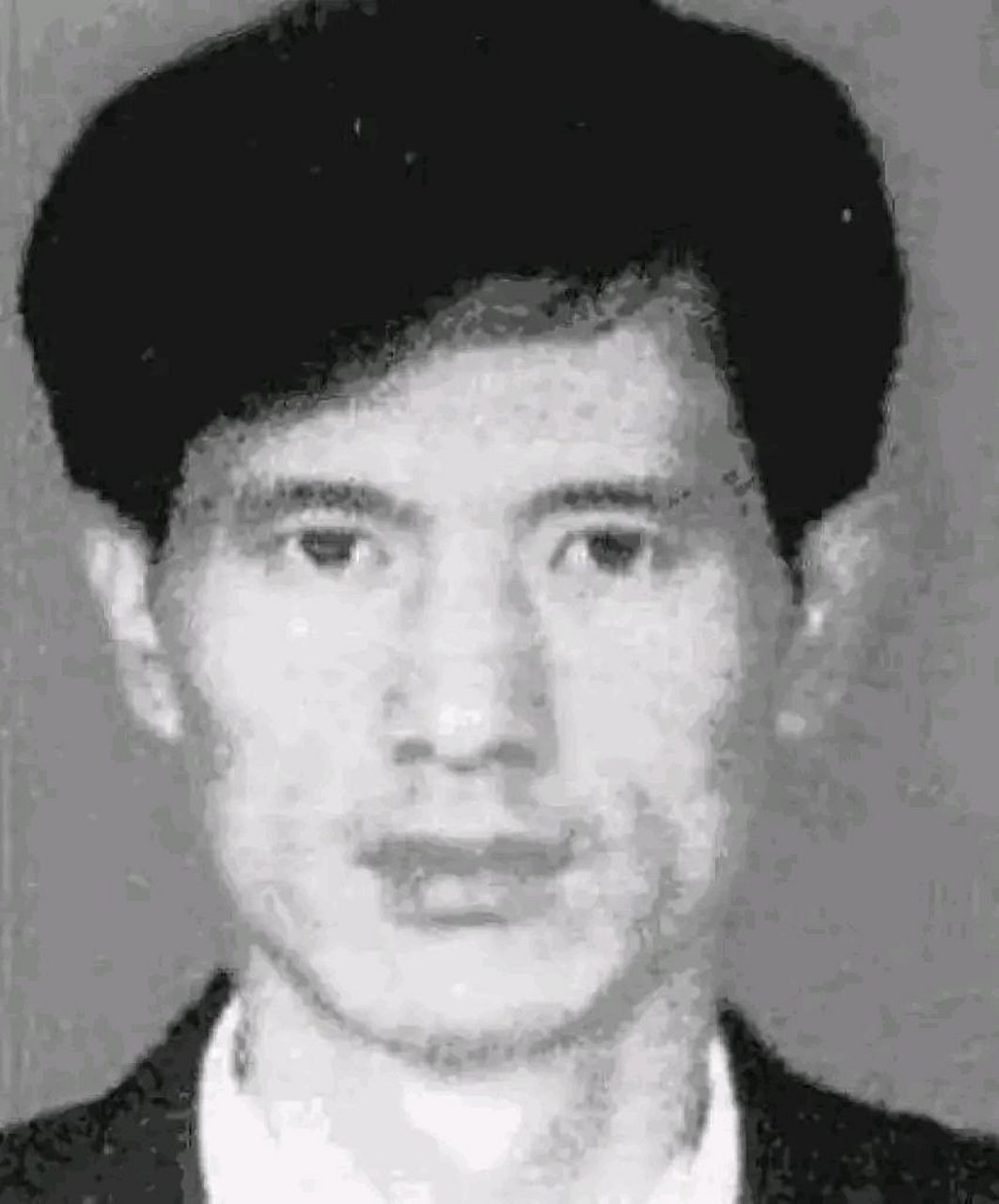 凌国梁,东北人,他一度被称为中国最擅长枪战的悍匪.
