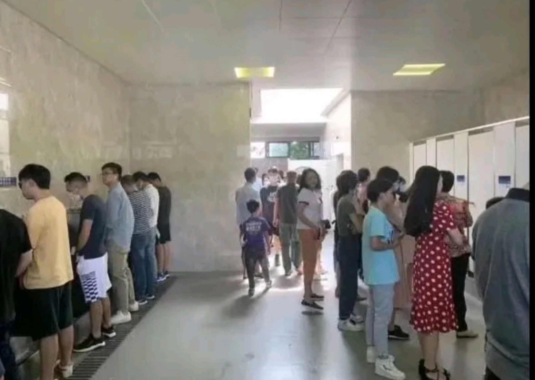 在景区上厕所,你不尴尬我就不尴尬