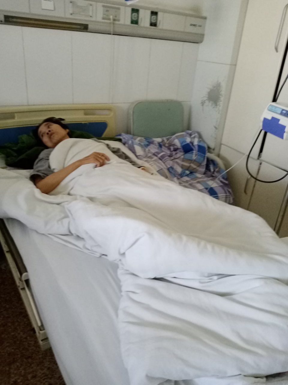 用氟尿嘧啶化疗泵的病人,已经在病床上躺了将近两个月了,每天呕吐