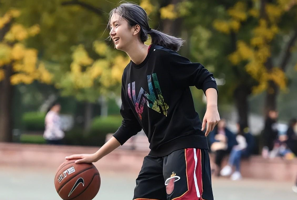 女篮"叛徒"李明阳:加入日籍为日而战,认日本富商做干爹并当场改名
