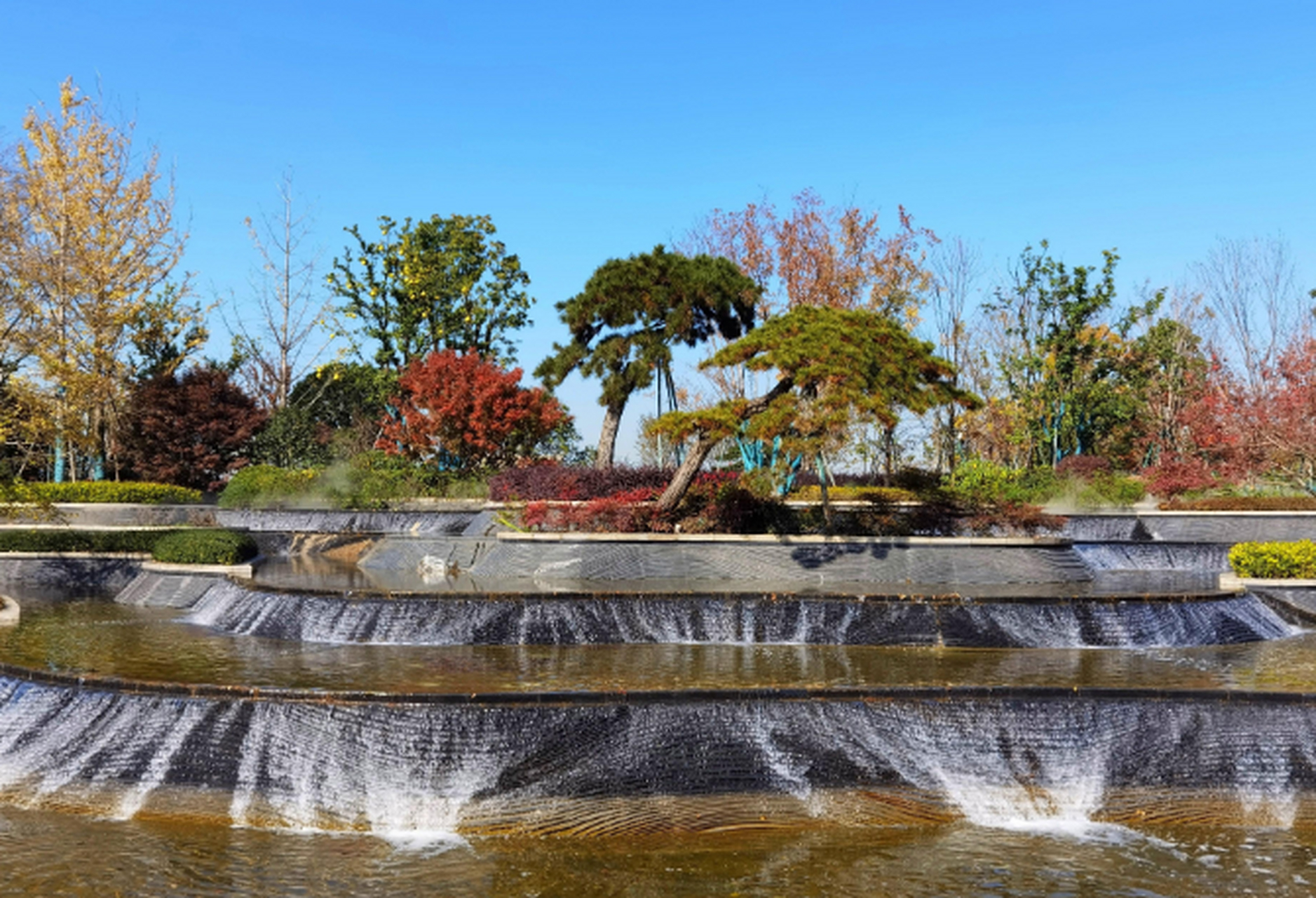 丰收湖公园是杭州最新建成的一座大型公园,占地200余亩,投入了3.