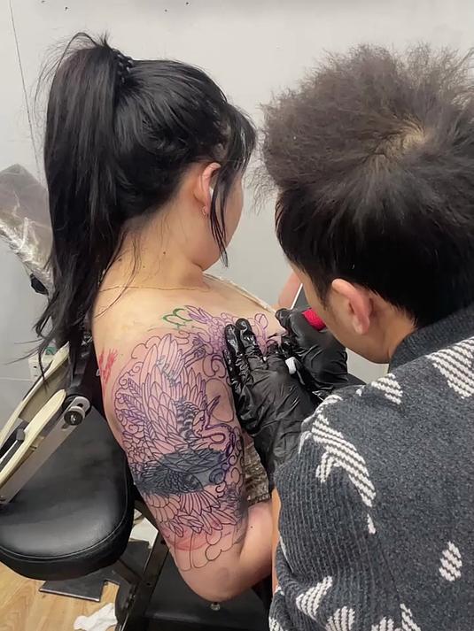 原本美女还能找个好对象,这下被纹身玷污,谁会娶你