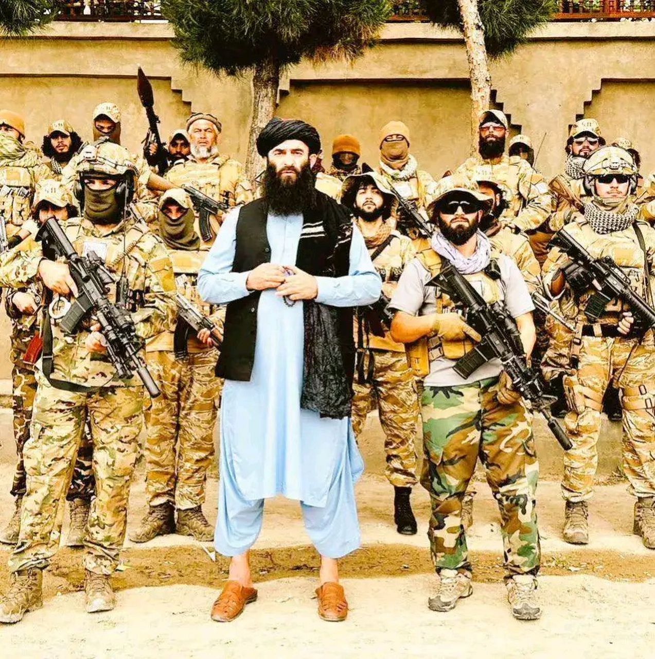 军情集结号#  看到这些全美式装备的阿富汗塔利班武装人员,有点疑惑