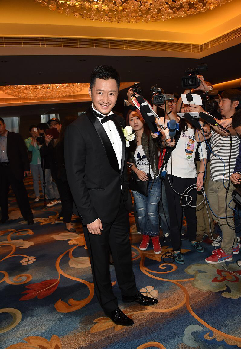 吴京谢霆锋奔跑式聊天,太大男孩了吧!跑出了人情世故