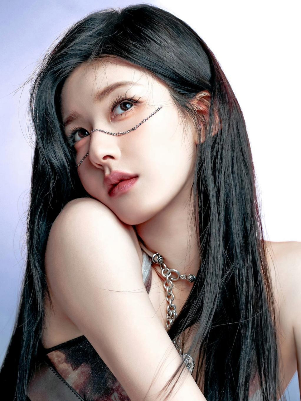 赵露思,犹如一颗绽放在娱乐圈的璀璨新星,活泼可爱,优雅美丽.