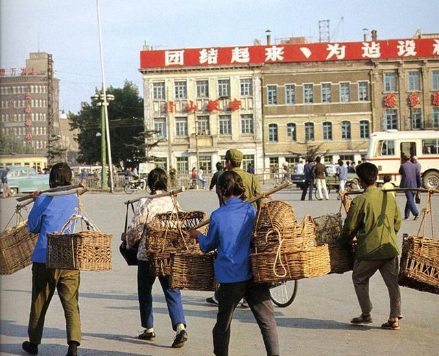 80年代大连老照片:天津街,劳动公园,动物园,上海路!