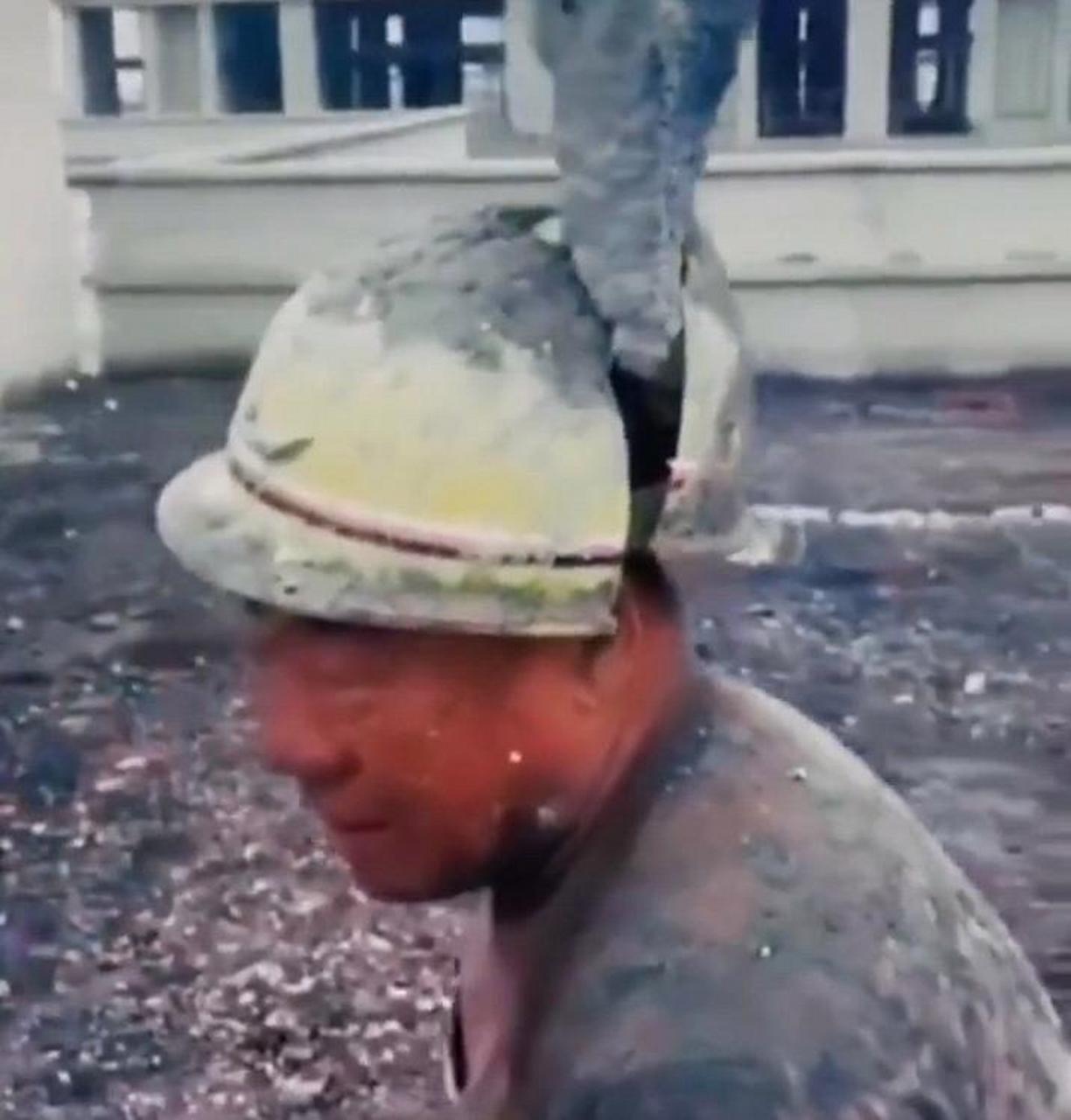 幸好有这个安全帽,不然后果不堪设想