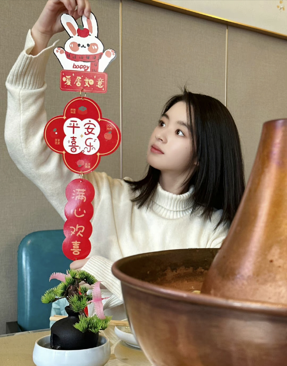 16岁的"小楚乔"黄杨钿甜,她爸妈有这样一个女儿肯定很痛苦吧,嫁人的