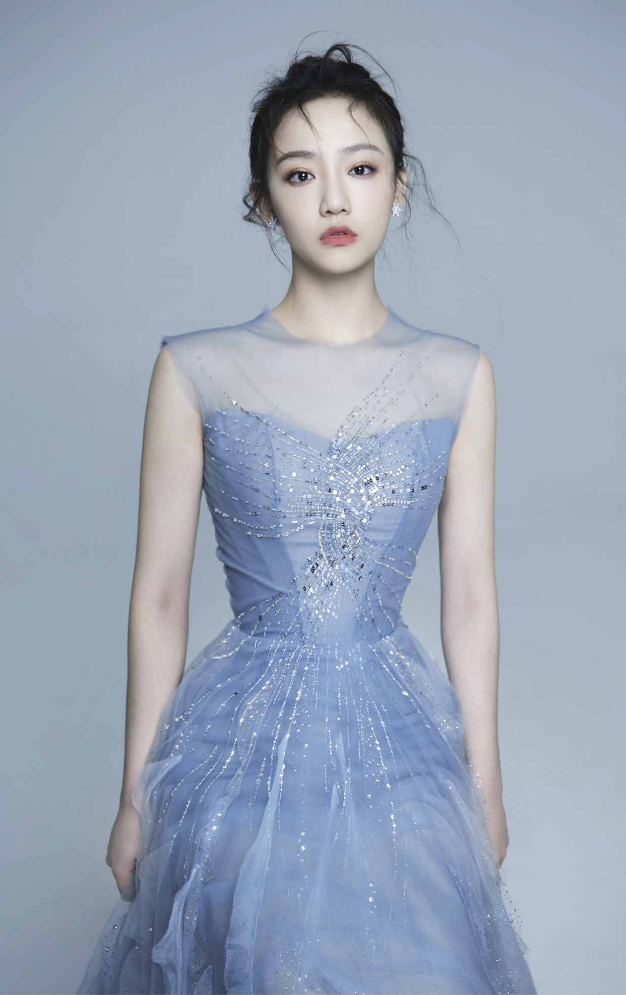 吴佳怡写真美图:如花似玉,秀色可餐