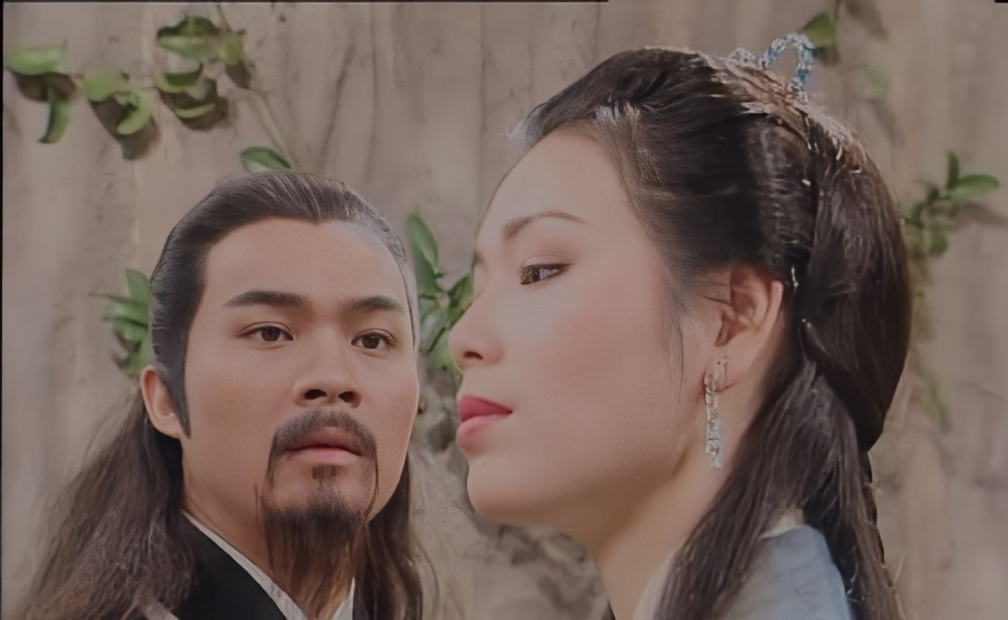 王重阳和林朝英二人争强好胜斗了一辈子,林朝英死后,王重阳潜入古墓