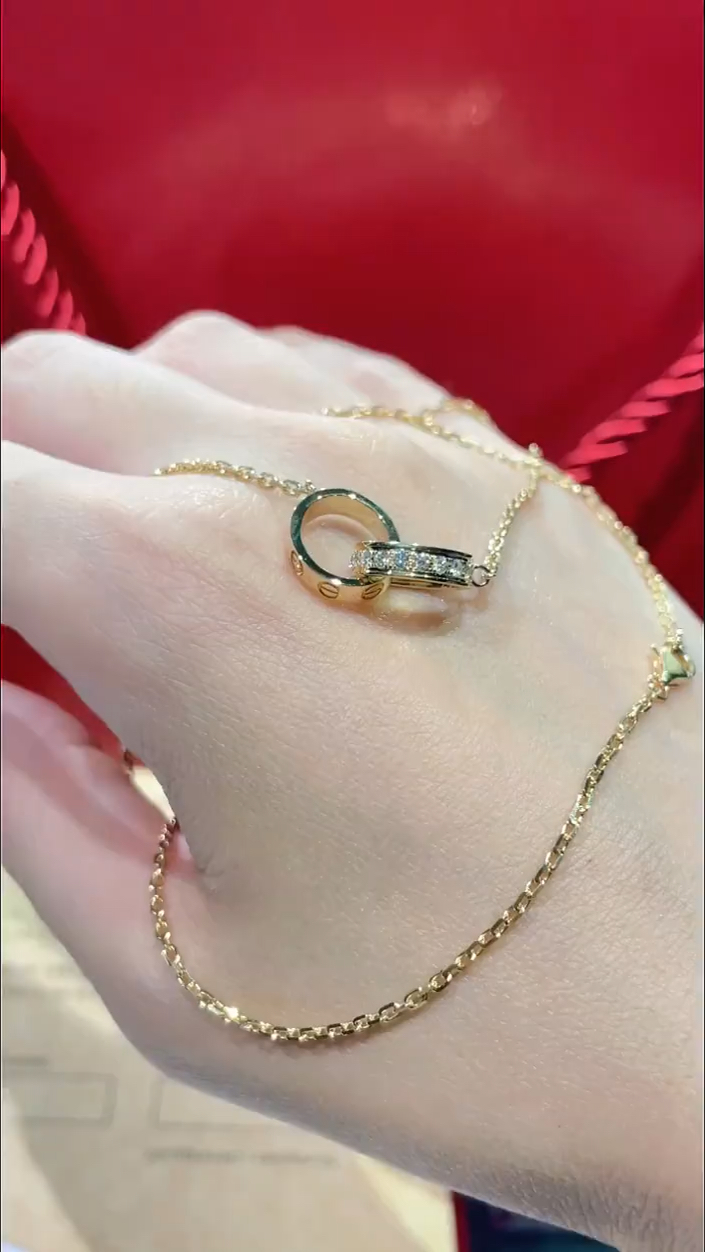 卡地亚 双环项链#项链#高端轻奢饰品#同城-度小视