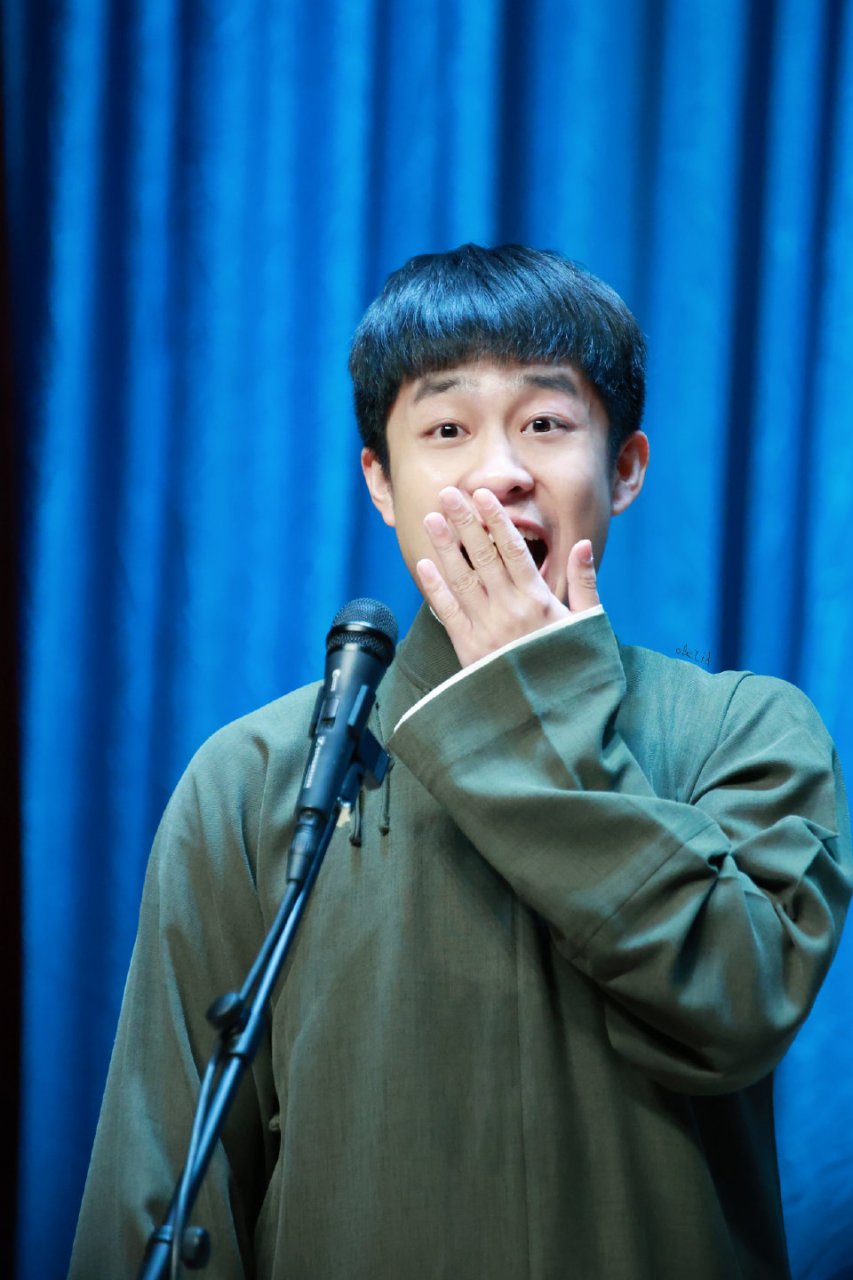 张九龄的小表情真是太可爱了,他与张云雷和秦霄贤不同,属于萌系相声