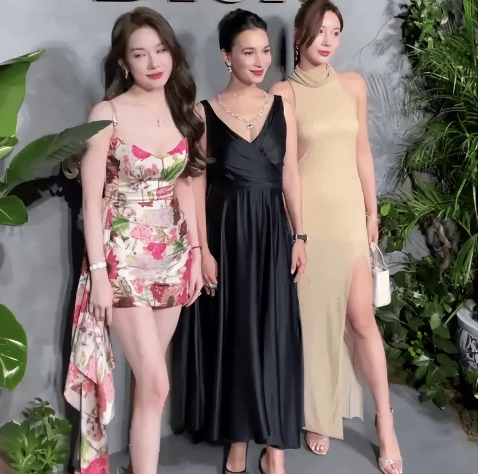 韩庚和卢靖姗遭受不礼貌对待的视频引起了社交媒体的广泛关注