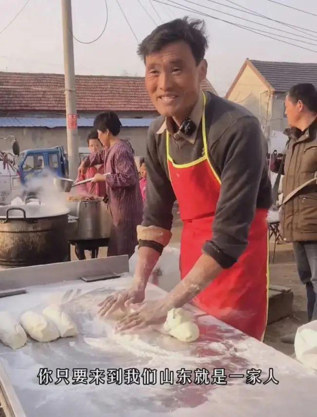 拉面哥近况:每天抽3包烟缓解压力,再次过上平淡生活