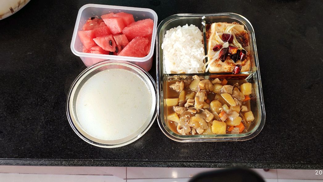给老婆送午餐的第三十六天,鸡腿咖喱饭和富贵豆腐,虾仁冬瓜汤