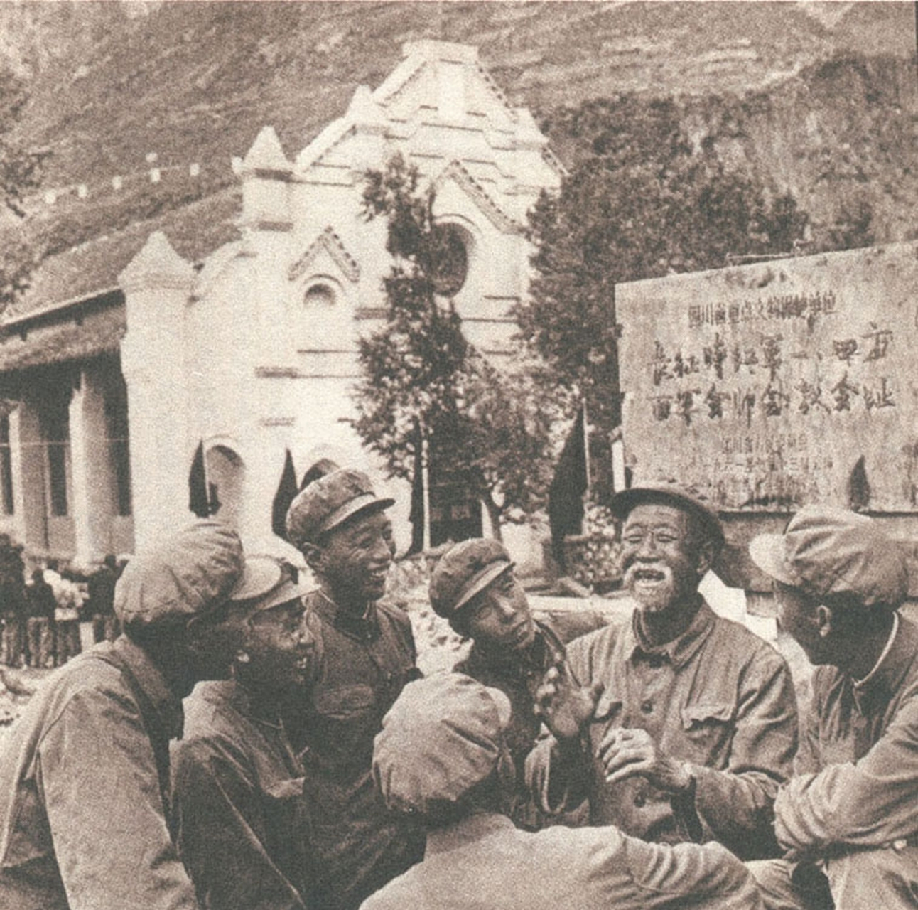 老红军战士讲述当年红一,四方面军达维会师的情景.