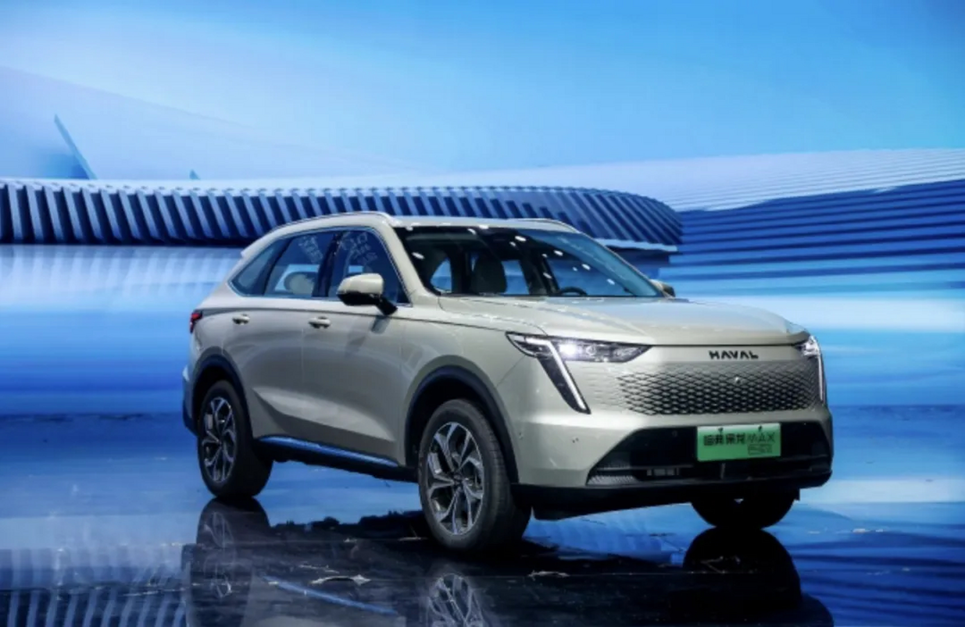 68 万元;枭龙 max 定位中型 suv,也同步推出 3 款车型