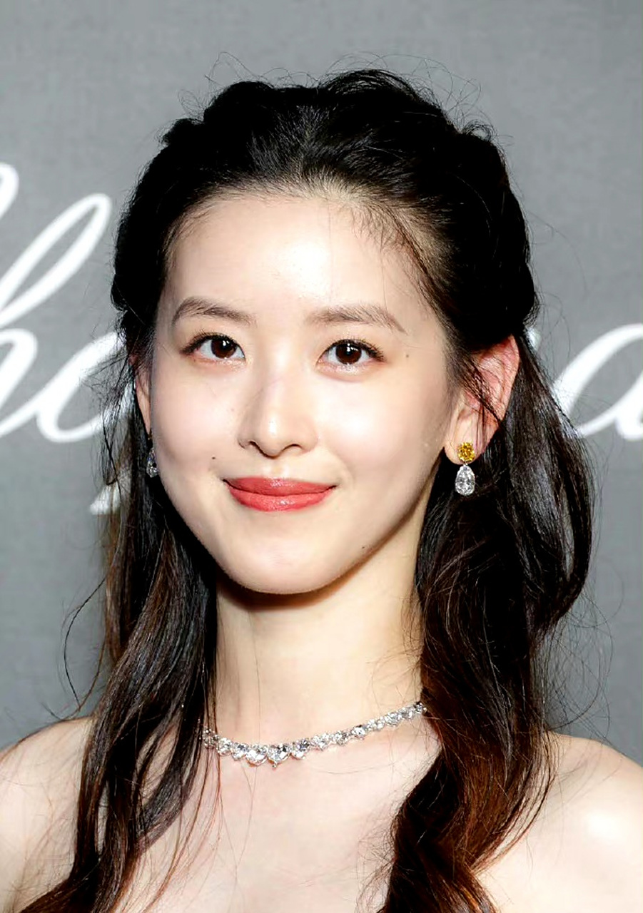 说章泽天和陈都灵撞脸的,真不知道是啥眼神?