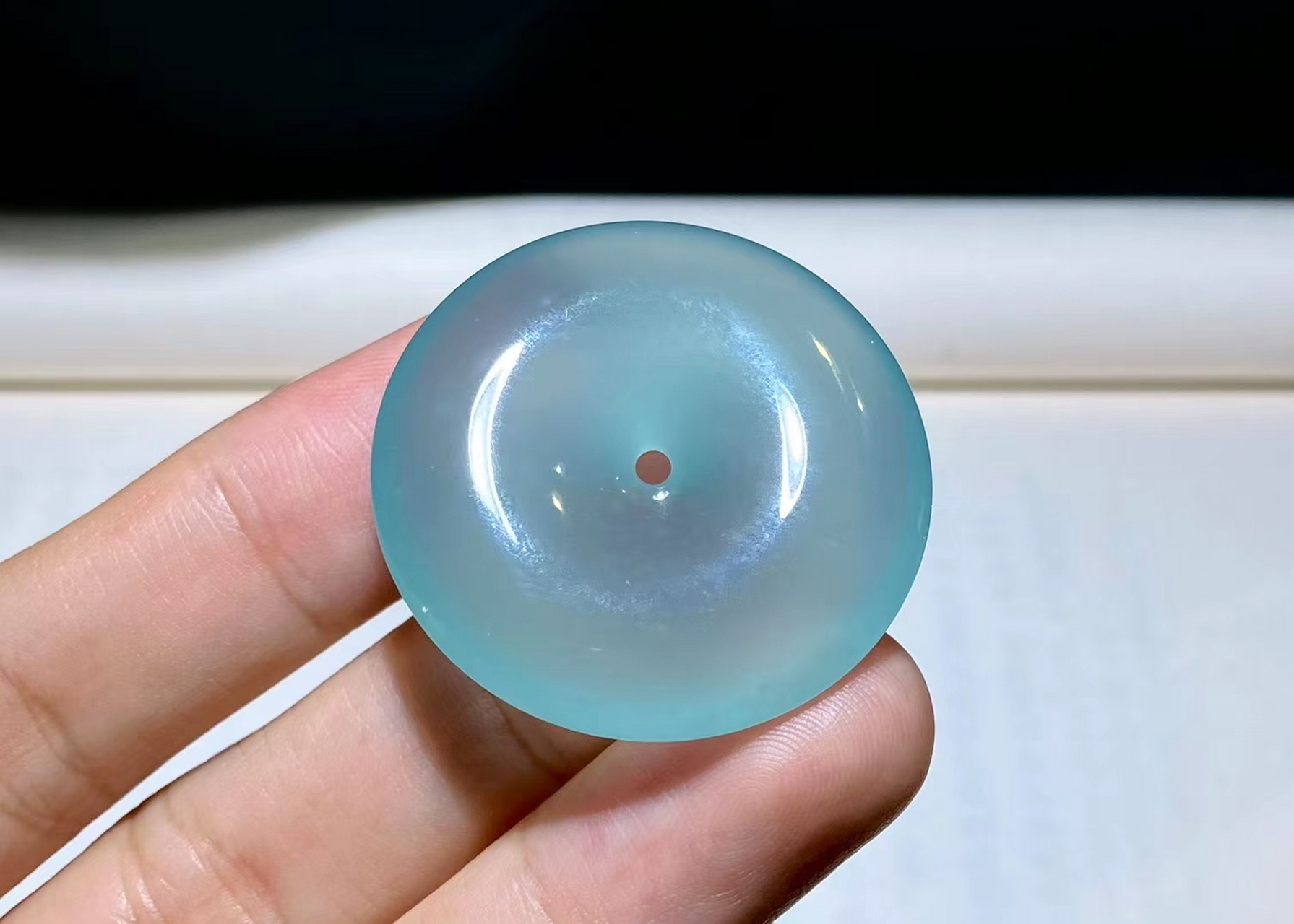 天空蓝翡翠平安扣,又冰又润,又美又甜,珠光宝气说的就是它吧!