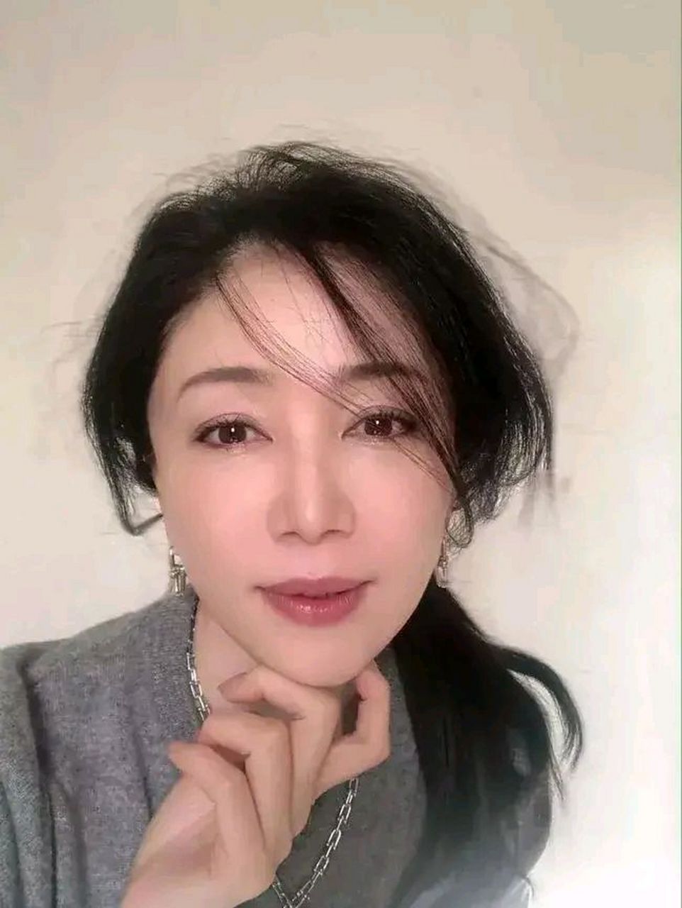 67她其实是个很传统的女人,本来从没想过要买