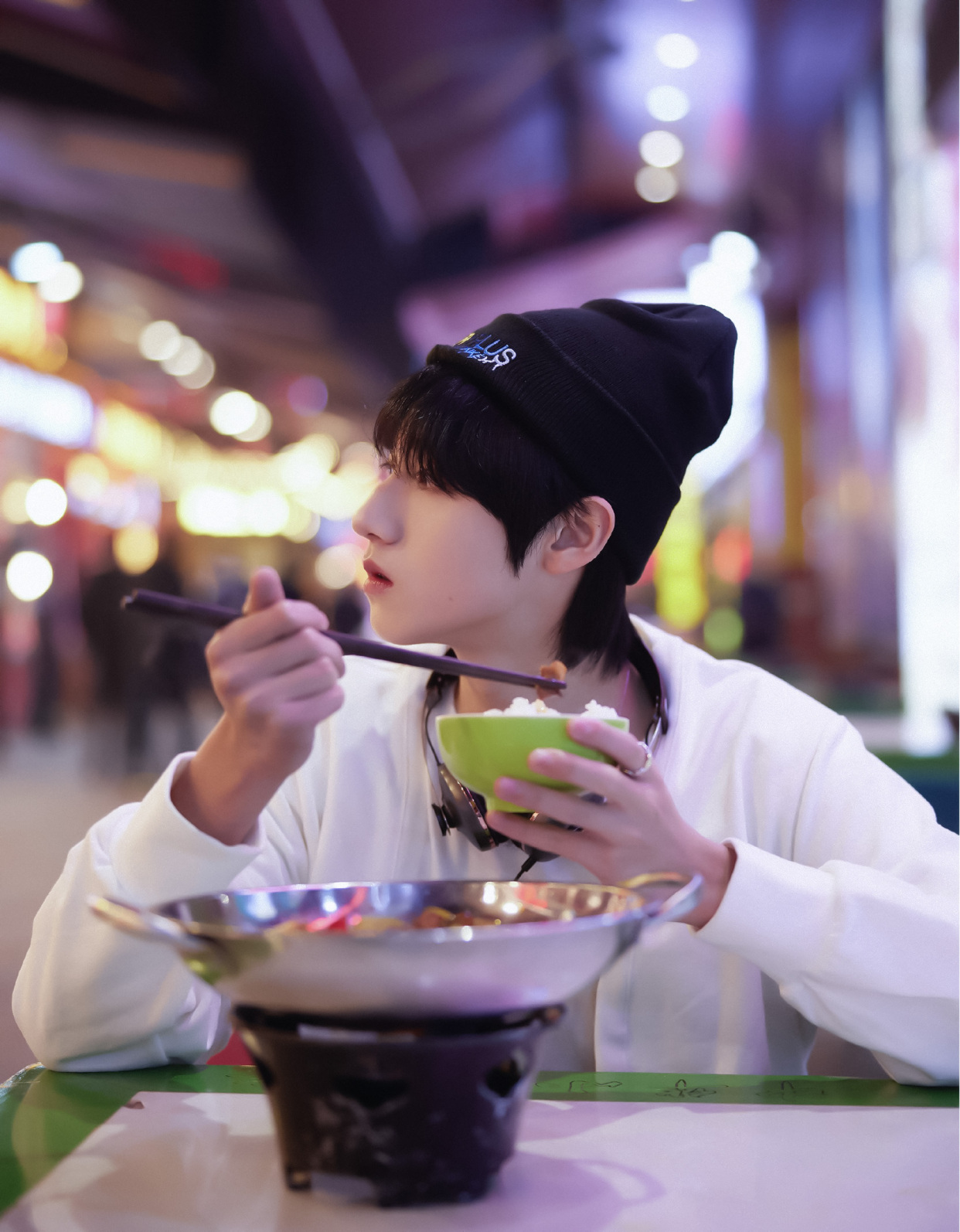 "你好啊,山城少年阿志" 心动预警朱志鑫《自我介绍》写真