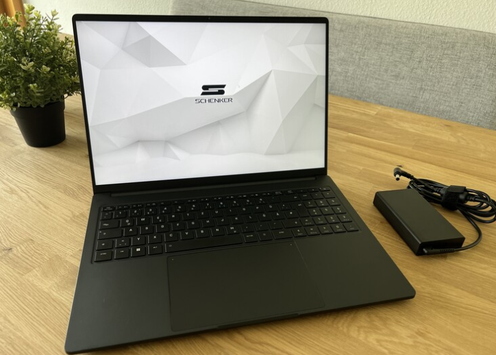 申克 vision 16 pro 2023 配备 rtx 4070 笔记本电脑