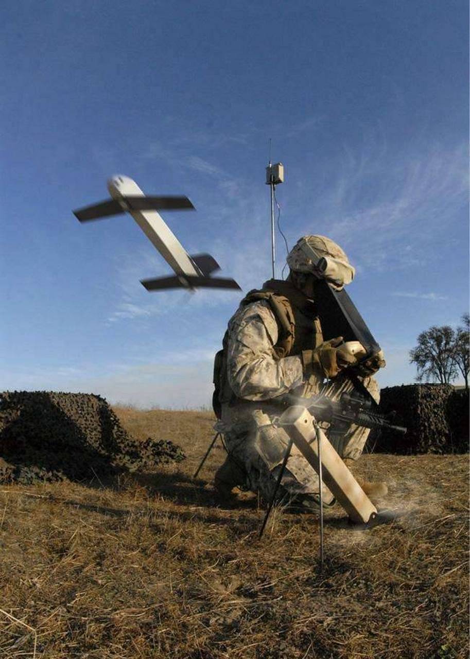 "弹簧刀"无人机是由美国航空环境公司研制的微型无人机,既可实施侦察