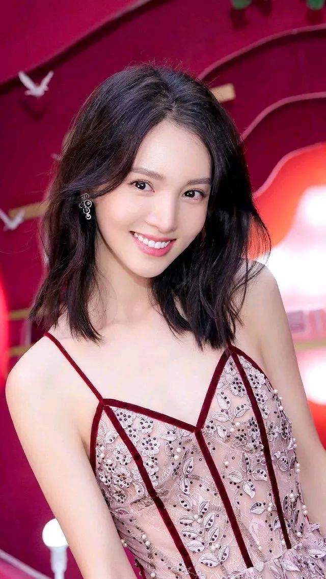 金晨休闲生活照,太漂亮了,至今单身,你会娶她吗?