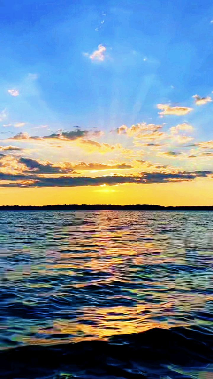 旭日东升海静云红