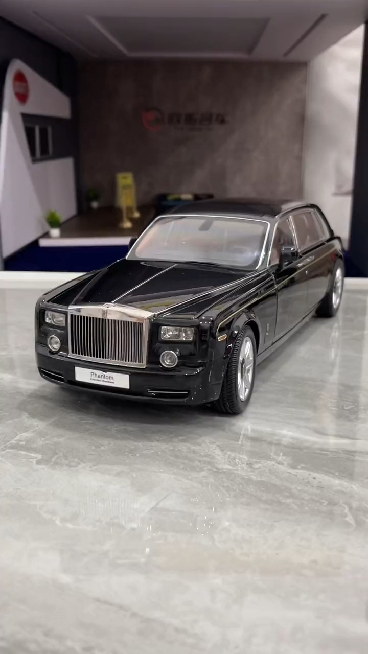 劳斯莱斯小金人合金车